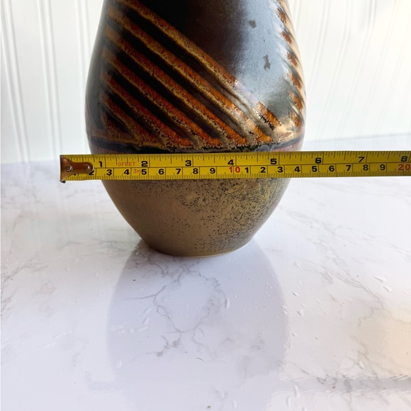 Organic Neutral Signed Dawn (?) Studio Pottery Vase - Picture 8 of 9